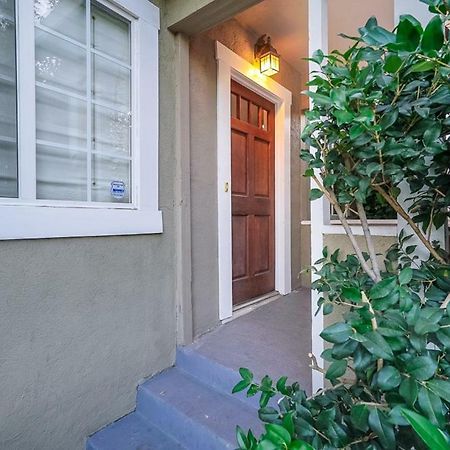 Stylish 2 Bed & 2 Bath At The Heart Of Hollywood With Free Parking - One Car Only Appartement Los Angeles Buitenkant foto