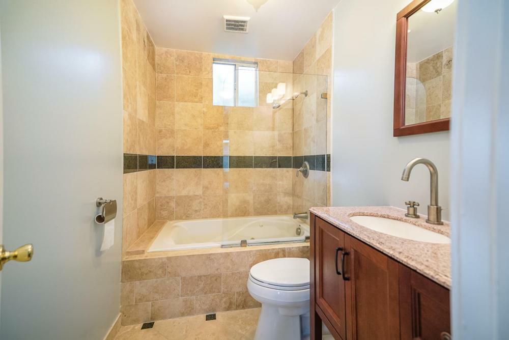 Stylish 2 Bed & 2 Bath At The Heart Of Hollywood With Free Parking - One Car Only Appartement Los Angeles Buitenkant foto
