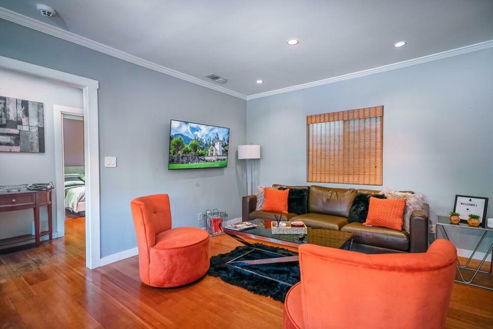 Stylish 2 Bed & 2 Bath At The Heart Of Hollywood With Free Parking - One Car Only Appartement Los Angeles Buitenkant foto