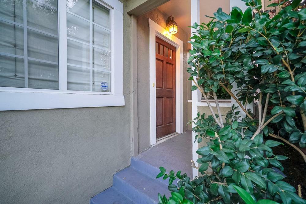 Stylish 2 Bed & 2 Bath At The Heart Of Hollywood With Free Parking - One Car Only Appartement Los Angeles Buitenkant foto